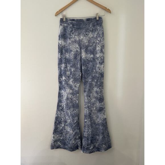 Jen’s Pirate Booty Gatsby Kesey Trousers Tie Dye Blue Eyelet Lace wide leg pants - Picture 4 of 8
